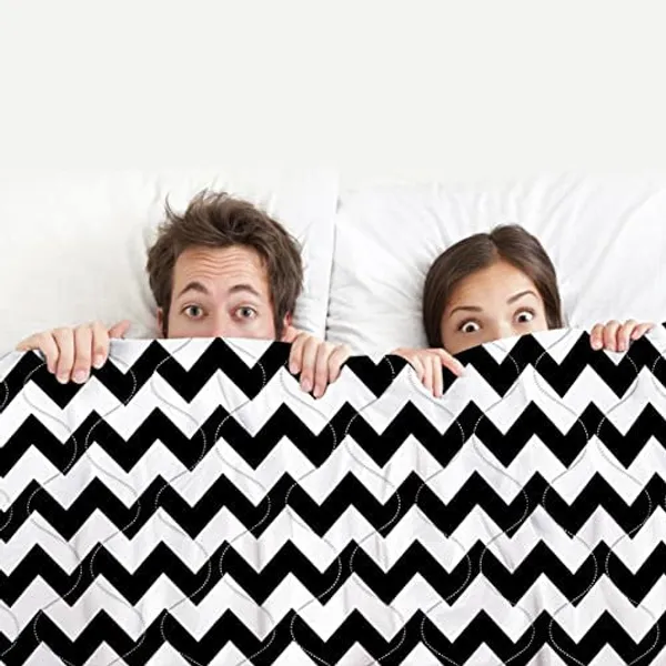 _Microfibre_All_Weather_Lightweight_150_GSM_Printed_Reversible_Double_Bed_Quilt_Comforter_Blanket_-_(Chevron,_D_Black_and_White)