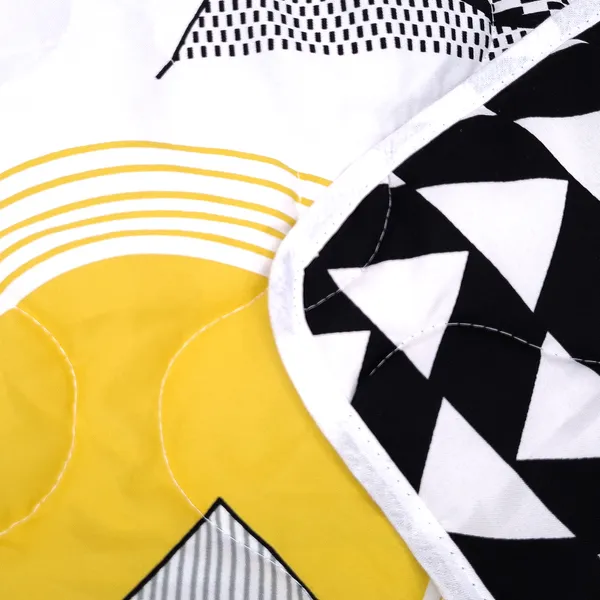 Microfiber_110_GSM_Reversible_Single_Bed_Quilt_Comforter_|_Premium_Quality_and_Stylish_Design_(Black_&_White)