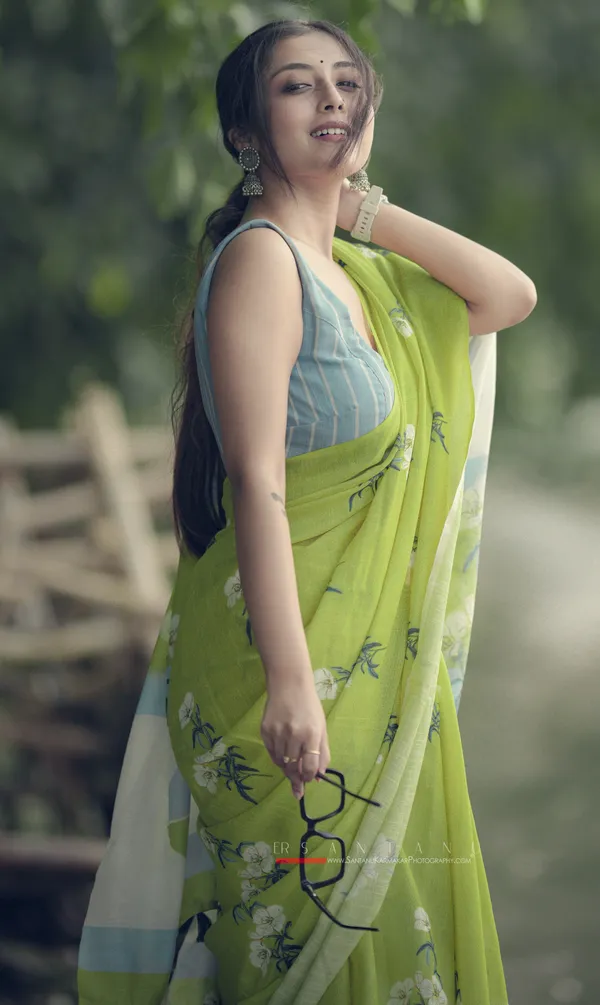 Green_Colour_Linen_Saree_(With_Unstitched_Blouse_Piece)_(For_Women)