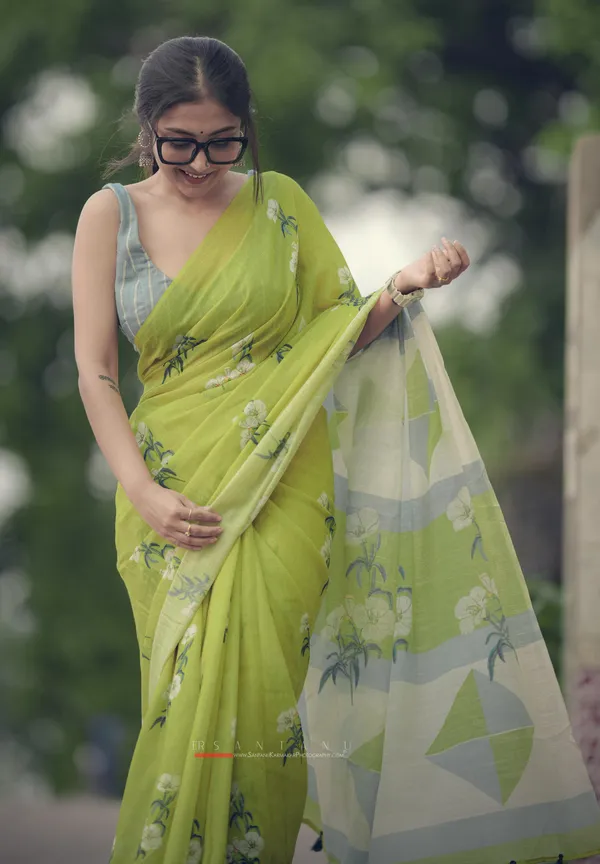 Green_Colour_Linen_Saree_(With_Unstitched_Blouse_Piece)_(For_Women)