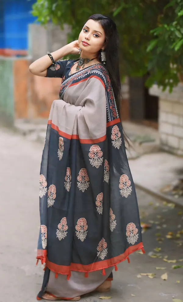 Beige_Colour_Linen_Saree_(With_Unstitched_Blouse_Piece)_(For_Women)