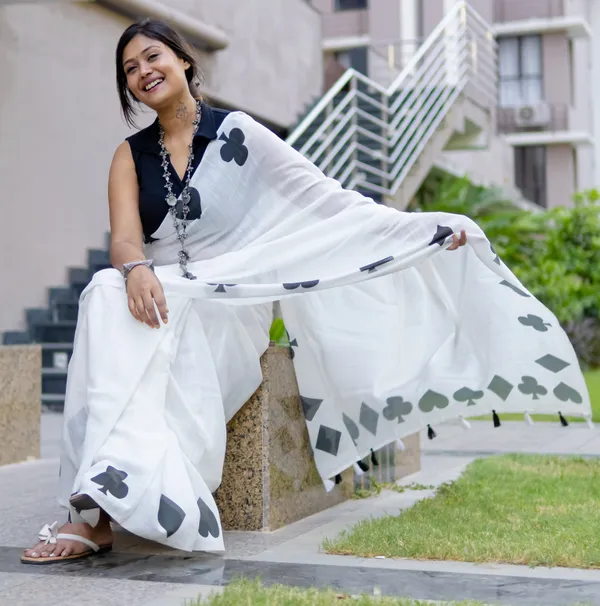 Panoply_White_Colour_Linen_Saree_(With_Unstitched_Blouse_Piece)_(For_Women)