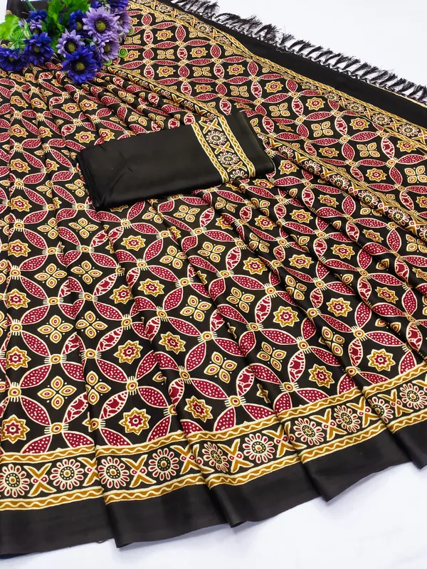 Panoply_Black_Color_Kalamkari_Printed_Cotton_Saree_With_Classy_Blouse_Piece