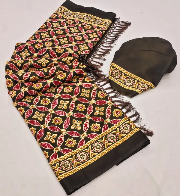 Panoply_Black_Color_Kalamkari_Printed_Cotton_Saree_With_Classy_Blouse_Piece