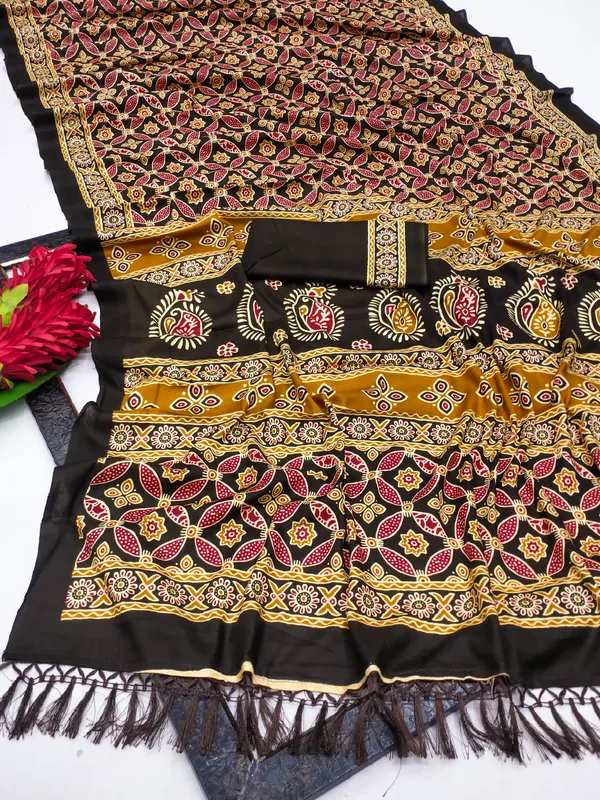 Panoply_Black_Color_Kalamkari_Printed_Cotton_Saree_With_Classy_Blouse_Piece