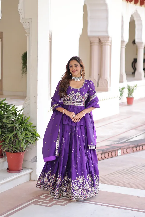 Gold_Crush_with_Multi_Thread_Embroidery_Zari_Sequins-Work