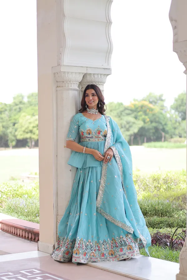 Gold_Crush_with_Multi_Thread_Embroidery_Zari_Sequins-Work