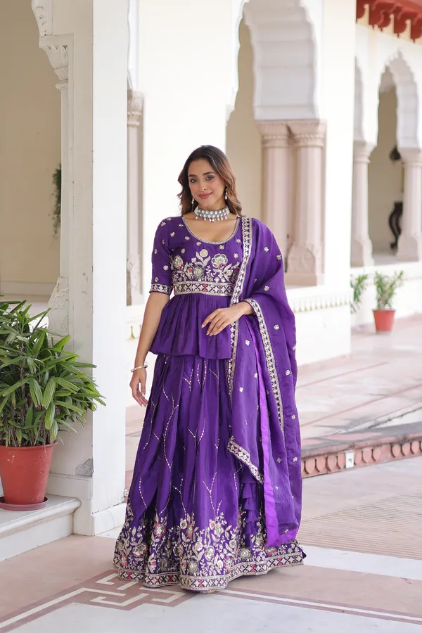 Gold_Crush_with_Multi_Thread_Embroidery_Zari_Sequins-Work