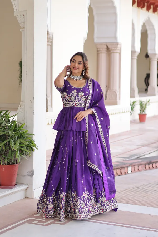 Gold_Crush_with_Multi_Thread_Embroidery_Zari_Sequins-Work