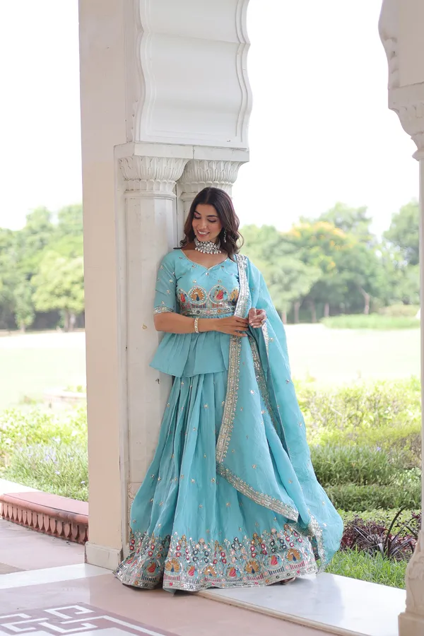 Gold_Crush_with_Multi_Thread_Embroidery_Zari_Sequins-Work