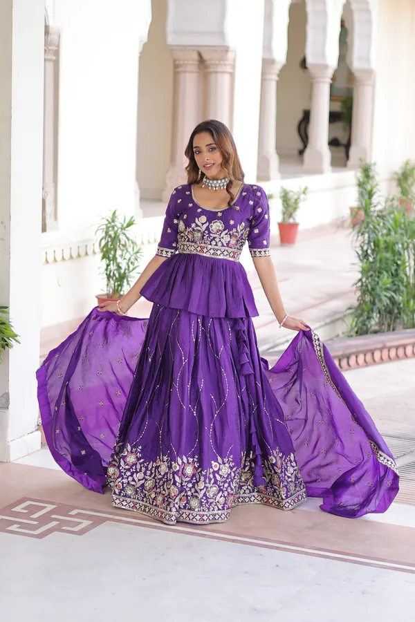 Gold_Crush_with_Multi_Thread_Embroidery_Zari_Sequins-Work