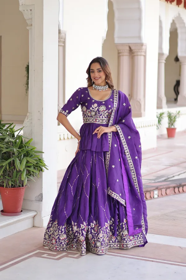 Gold_Crush_with_Multi_Thread_Embroidery_Zari_Sequins-Work