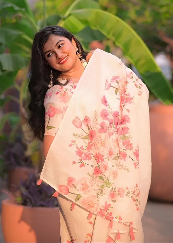 White_Colour_Linen_Saree_(With_Unstitched_Blouse_Piece)_(For_Women)