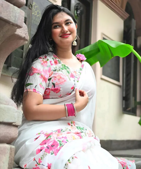 White_Colour_Linen_Saree_(With_Unstitched_Blouse_Piece)_(For_Women)