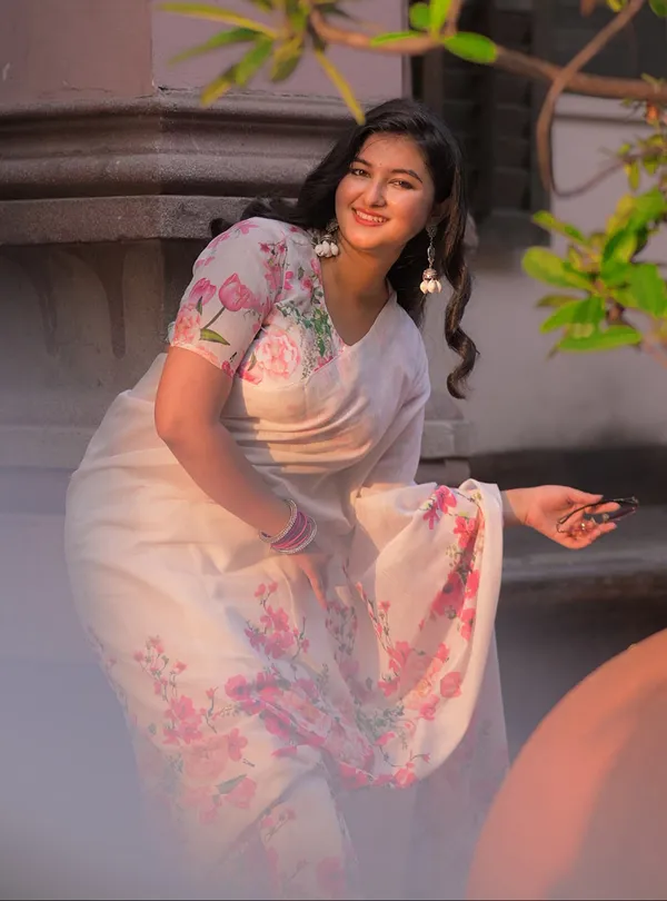 White_Colour_Linen_Saree_(With_Unstitched_Blouse_Piece)_(For_Women)