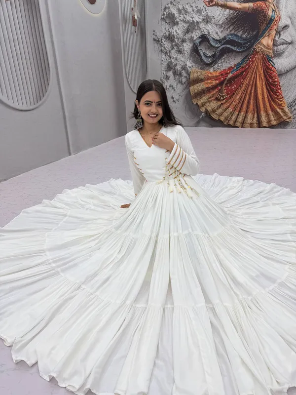 PC_590_WHITE