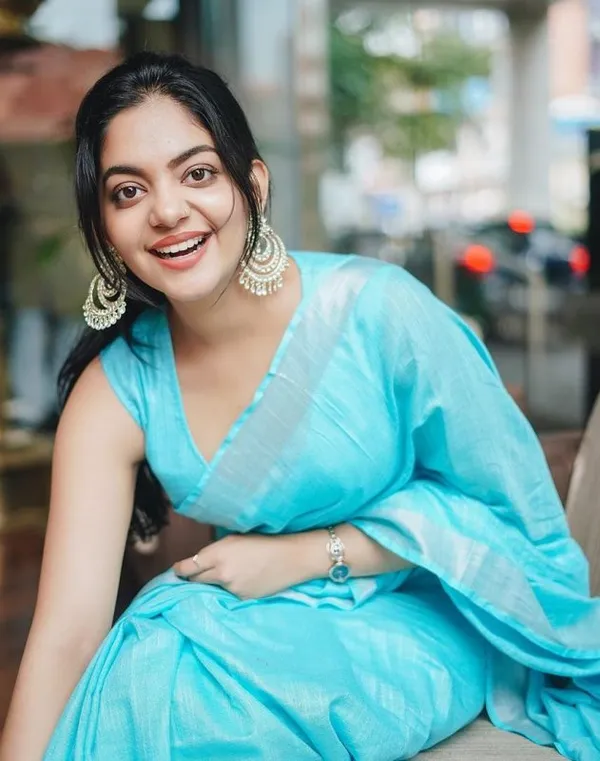 Sky_Blue_Colour_Linen_Saree_(With_Unstitched_Blouse_Piece)_(For_Women)