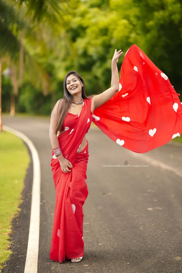 Impressive_Red_Color_Heart_Printed_Valentine_Special_Cotton_Linen_Saree_With_Scintilla_Blouse_Piece