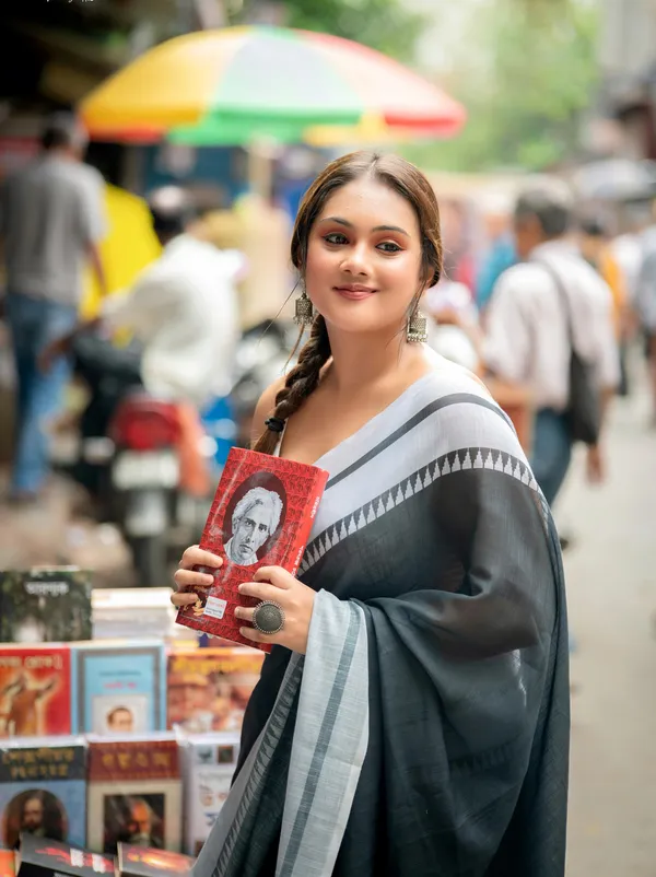 Black_Colour_Linen_Saree_(With_Unstitched_Blouse_Piece)_(For_Women)