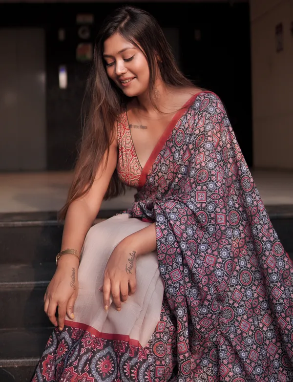 Cream_Colour_Linen_Saree_(With_Unstitched_Blouse_Piece)_(For_Women)