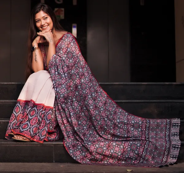 Cream_Colour_Linen_Saree_(With_Unstitched_Blouse_Piece)_(For_Women)
