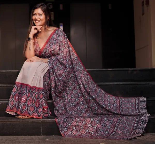 Cream_Colour_Linen_Saree_(With_Unstitched_Blouse_Piece)_(For_Women)
