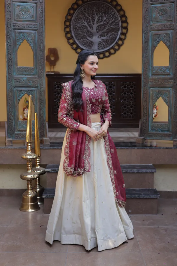 beautifully_designed_with_zari_&_sequins_embroidered_work,_giving_a_rich_and_elegant_look._Perfect_for_festive_&_party_wear._Comes_with_an_unstitched_blouse_for_a_customized_fit.