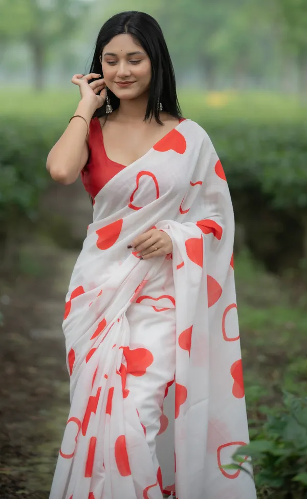 Lovely_White_Color_Heart_Printed_Valentine_Special_Cotton_Linen_Saree_With_Delightful_Blouse_Piece