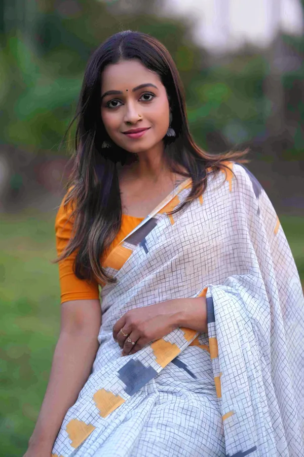 Off-white_and_yellow_Colour_Linen_Saree_(With_Unstitched_Blouse_Piece)_(For_Women)