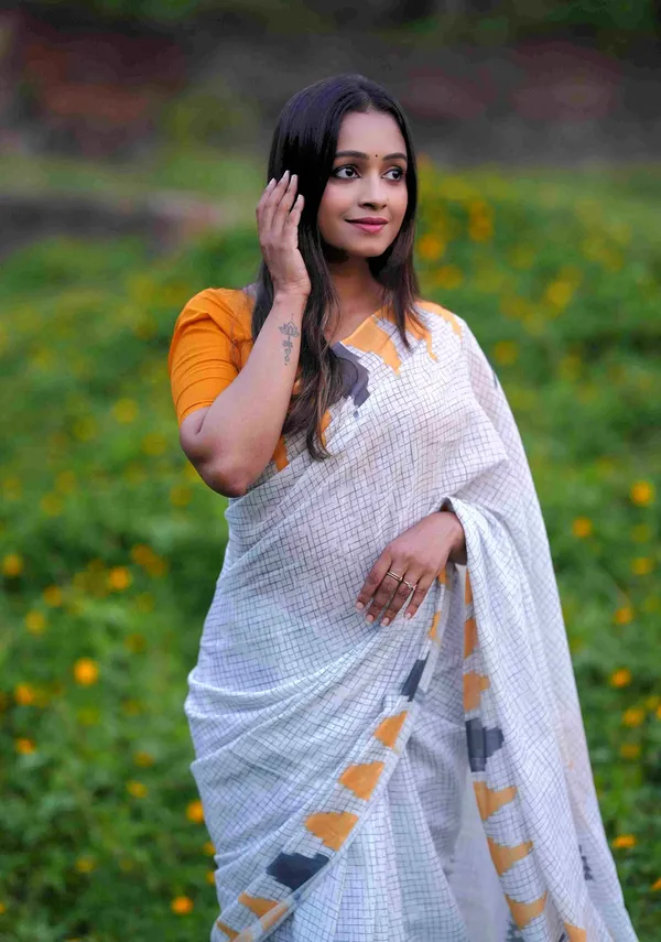 Off-white_and_yellow_Colour_Linen_Saree_(With_Unstitched_Blouse_Piece)_(For_Women)