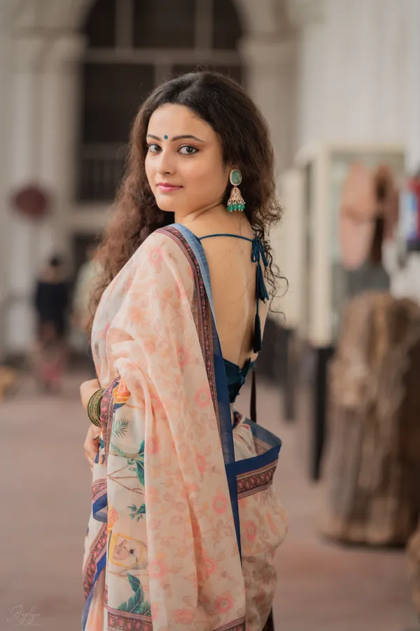Off-white_and_Rust_colour_Linen_Saree_(With_Unstitched_Blouse_Piece)_(For_Women)