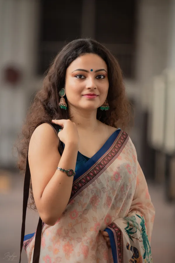 Off-white_and_Rust_colour_Linen_Saree_(With_Unstitched_Blouse_Piece)_(For_Women)