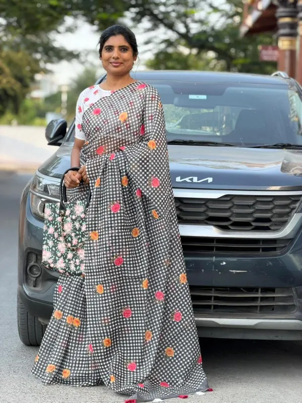 Latest_Linen_Sarees