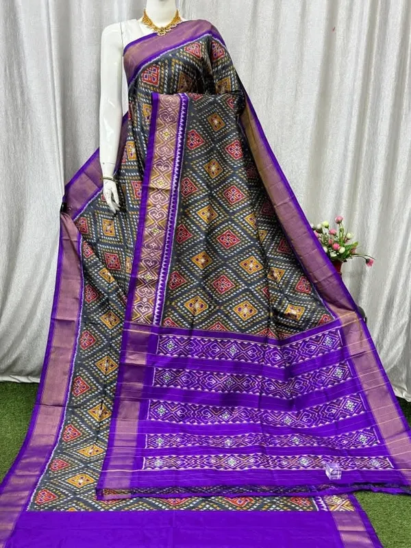 Pochampalli_Designer_And_Dolla_Silk_Fabric_Sarees