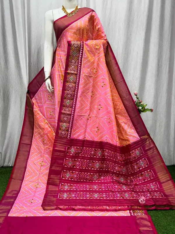 Pochampalli_Designer_And_Dolla_Silk_Fabric_Sarees