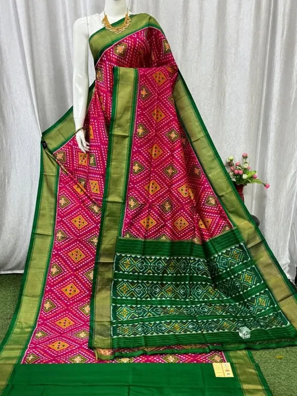 Pochampalli_Designer_And_Dolla_Silk_Fabric_Sarees