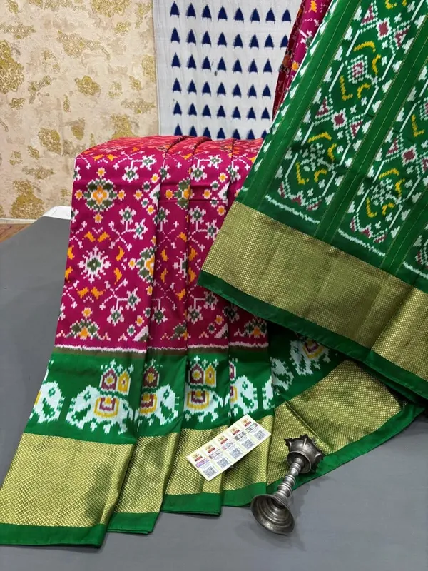 Pochampalli_Designer_And_Dolla_Silk_Fabric_Sarees