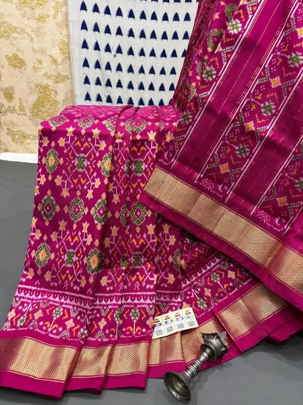 Pochampalli_Designer_And_Dolla_Silk_Fabric_Sarees