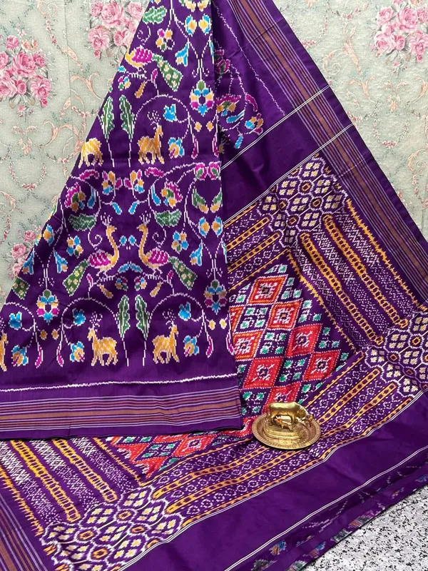 Pochampalli_Designer_And_Dolla_Silk_Fabric_Sarees