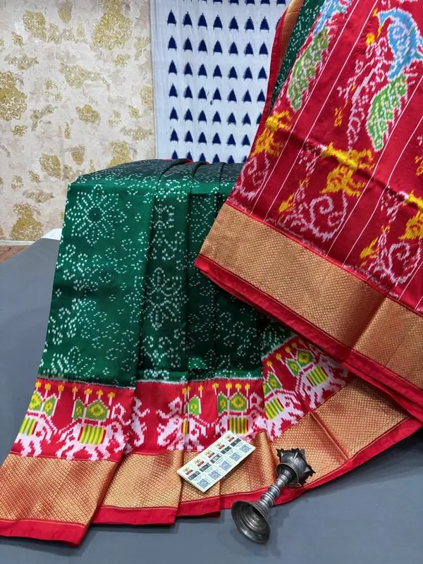 Pochampalli_Designer_And_Dolla_Silk_Fabric_Sarees
