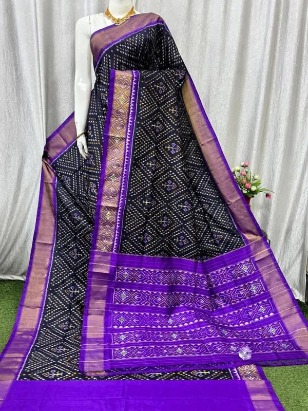 Pochampalli_Designer_And_Dolla_Silk_Fabric_Sarees