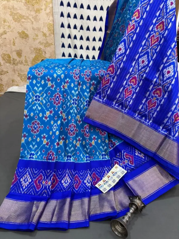 Pochampalli_Designer_And_Dolla_Silk_Fabric_Sarees