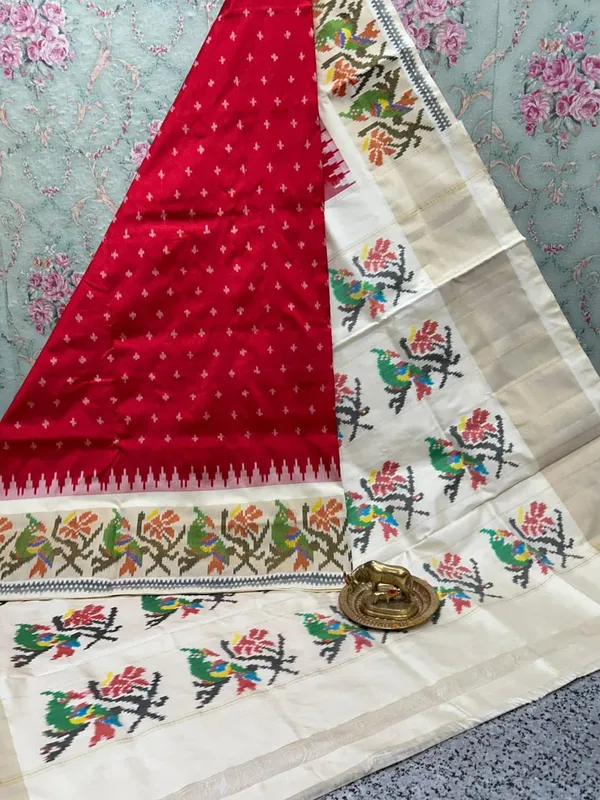 Pochampalli_Designer_And_Dolla_Silk_Fabric_Sarees