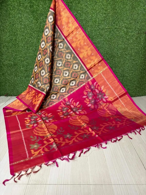 Pochampalli_Designer_Printed_And_Dolla_Silk_Fabric_Sarees