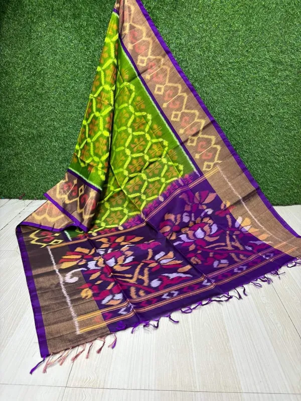 Pochampalli_Designer_Printed_And_Dolla_Silk_Fabric_Sarees