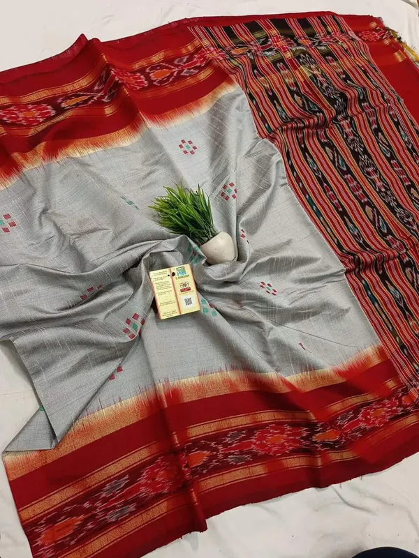 Cotton_Silk_Saree_With_Intricate_Temple_Border_Design