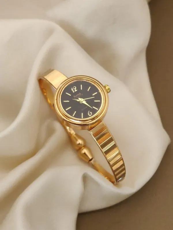 new_designer_premium_quality_high_gold_plated_daily_wear_adjustable_wrist_watch
