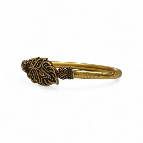 Peacock_Feather_Metal_Bracelet_(Adjustable)_Light_Weight