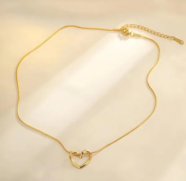 Golden_Anti_Tarnish_Twisted_Heart_Pendant_Locket_Love_Heart_Necklace_With_Chain_For_Women's_&_Girls_|_Aesthetic_Jewellery_Neck_Chain_Locket_Necklace_for_Girls