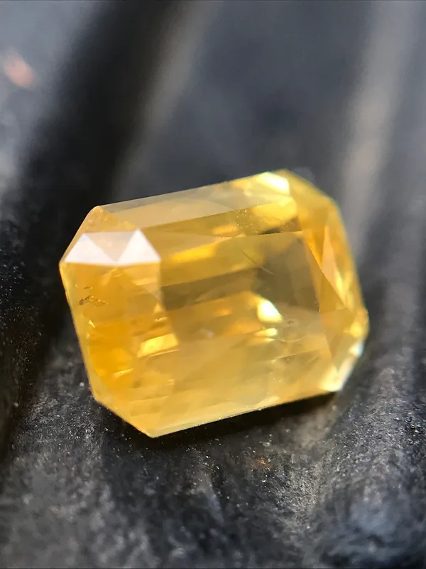 6.25_Ratti_Yellow_Sapphire_Natural_Loose_Gemstone